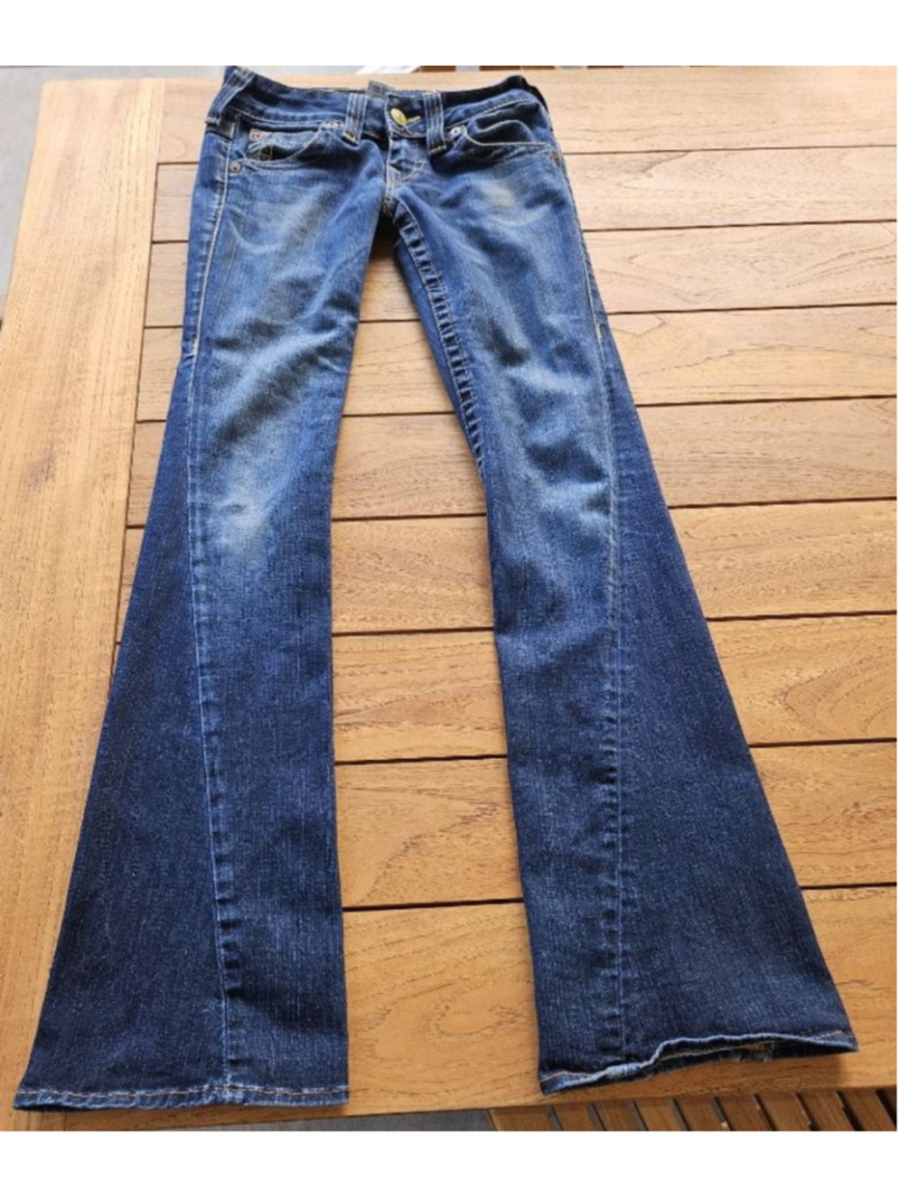 True Religion WC92075E4 Twisted Flare Leg Stretch Denim Jeans. Size 25